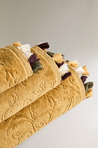 SERVIETTE DE BAIN POMPONS JACQUARD - Moutarde de Zara - Image 1