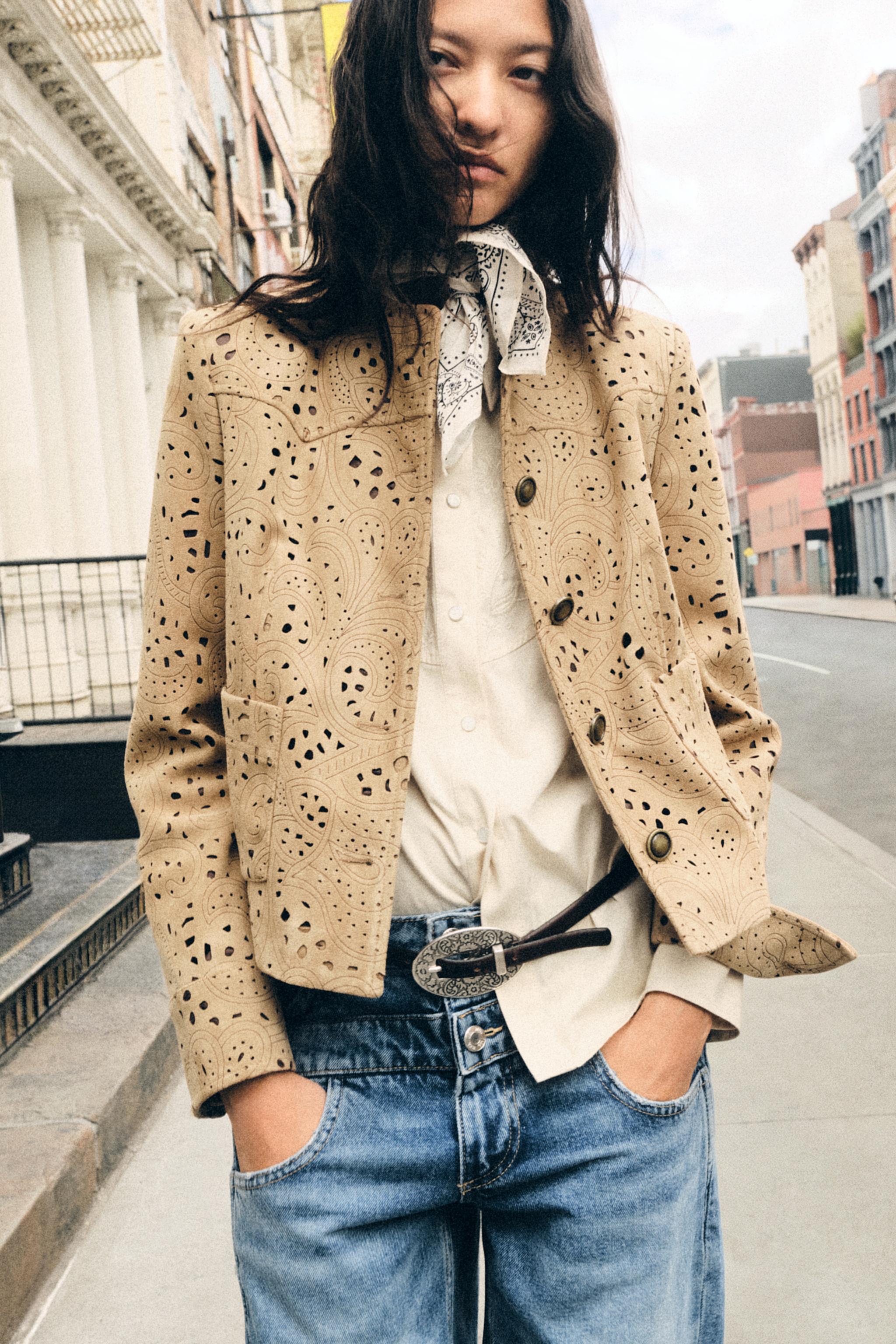 VESTE EFFET DAIM TROQUELÉE