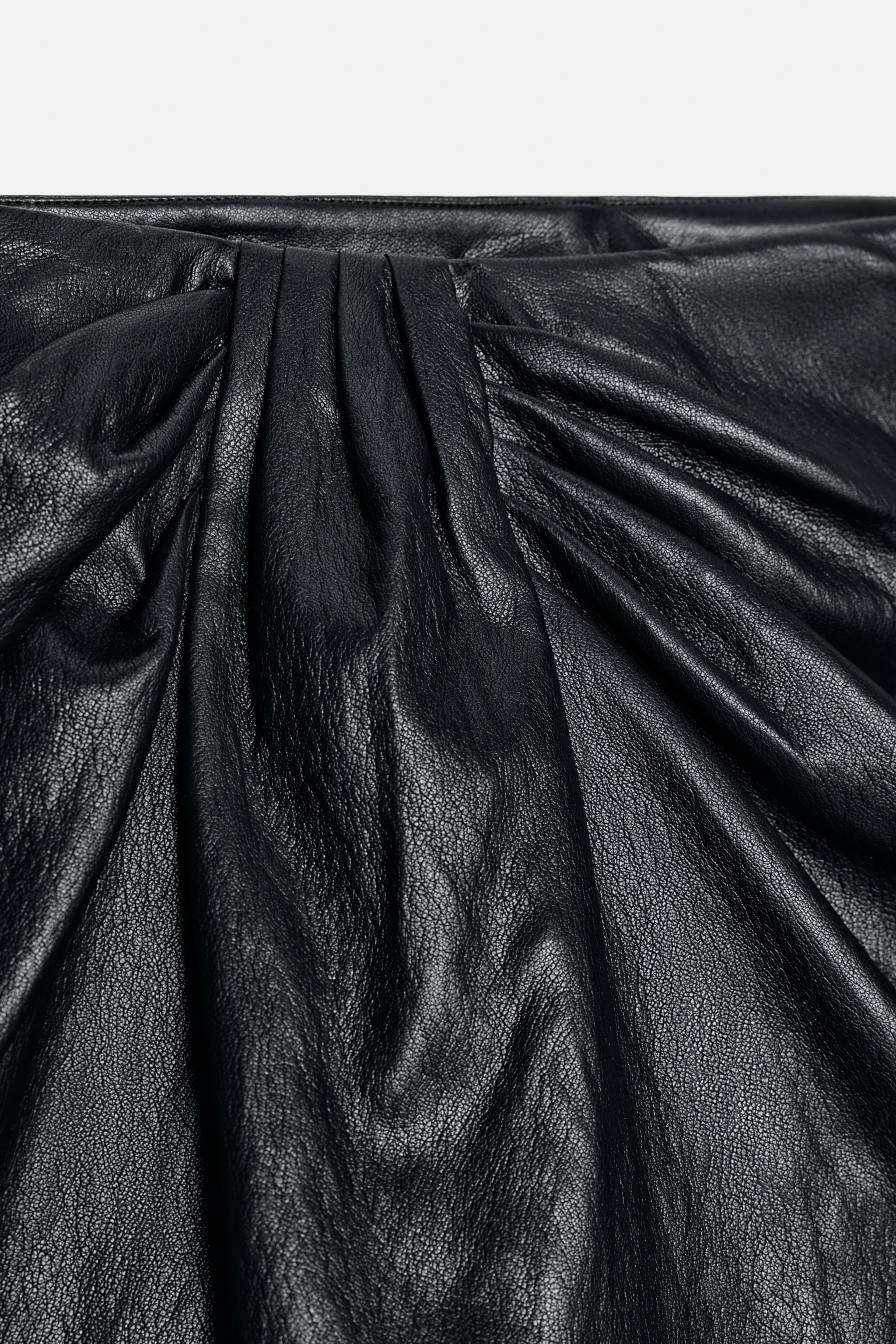 FAUX LEATHER RUCHED SKORT