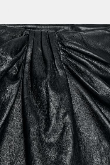 JUPE-SHORT PLISSÉE MATIÈRE SYNTHÉTIQUE - Noir de Zara - Image 8