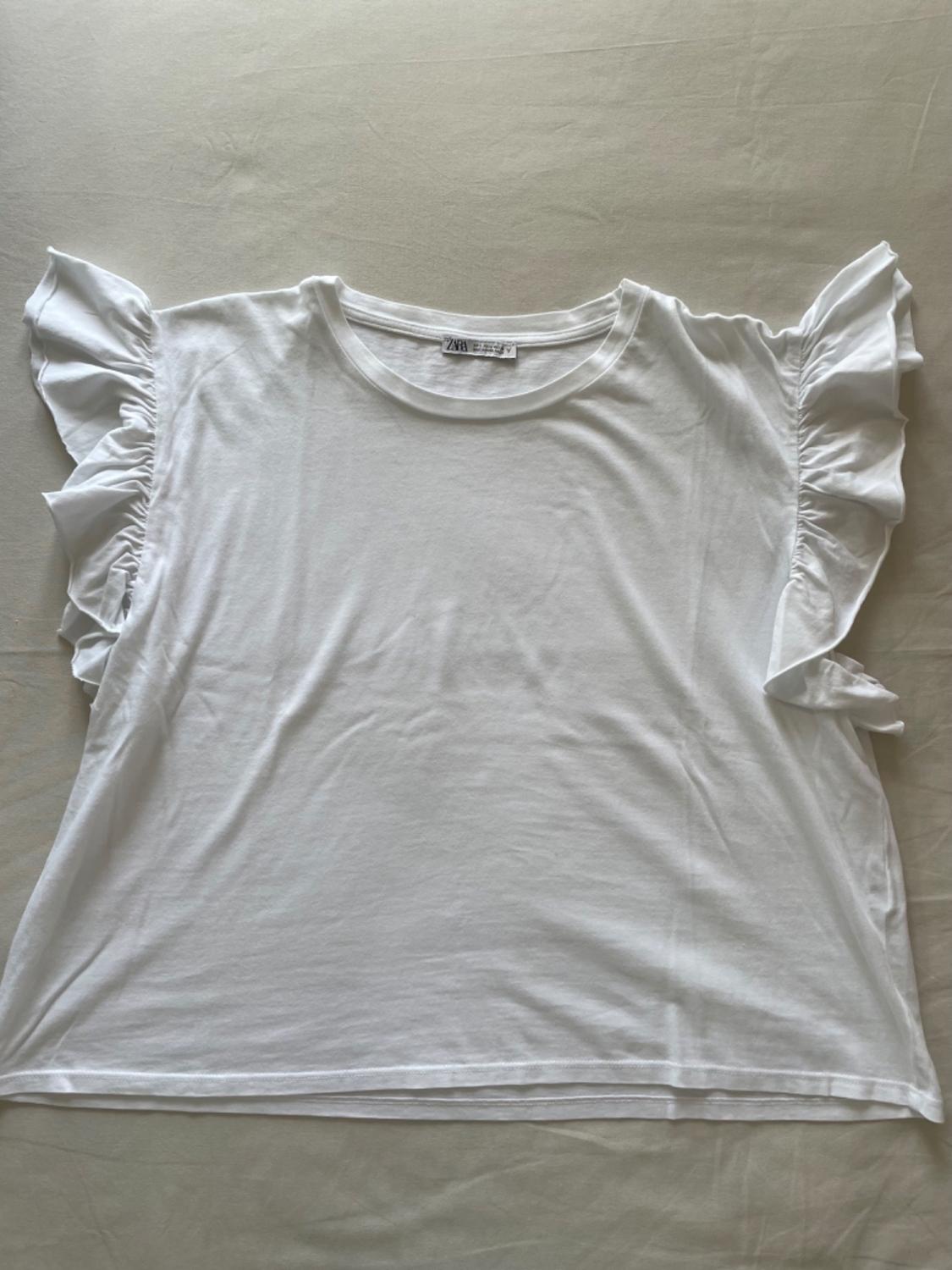 RUFFLED T-SHIRT
