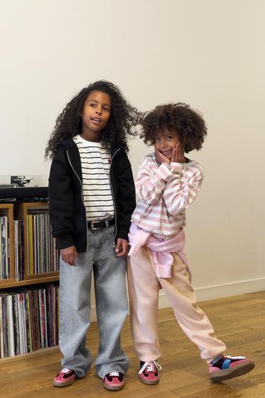 CAMISETA LISTRADA COM BORDADO DE CORAÇÃO - Rosa da Zara