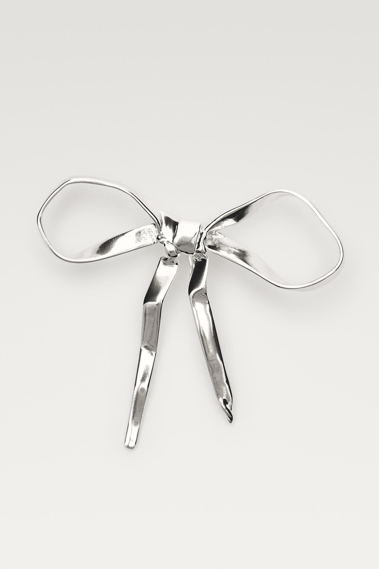 Bow brooch — Silver