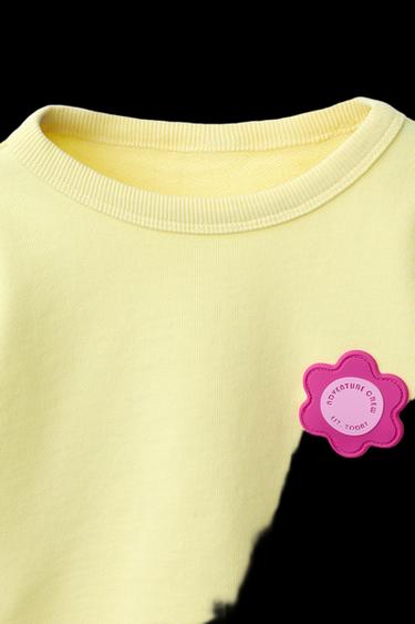 CONJUNTO SUDADERA Y BERMUDA FLOR ENGOMADA - negro/amarillo de Zara