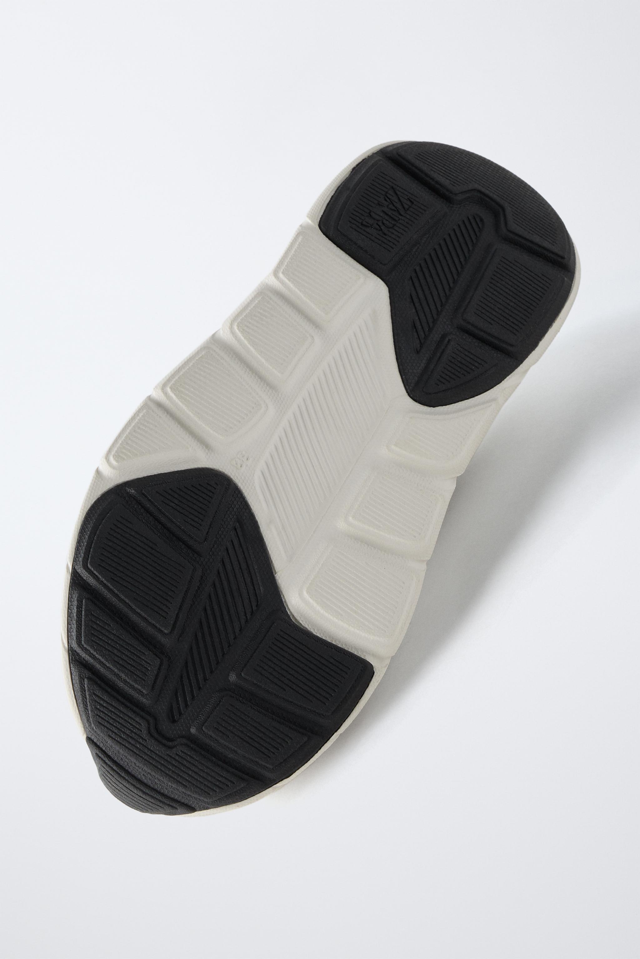 TENNIS DÉTAIL SEMELLE