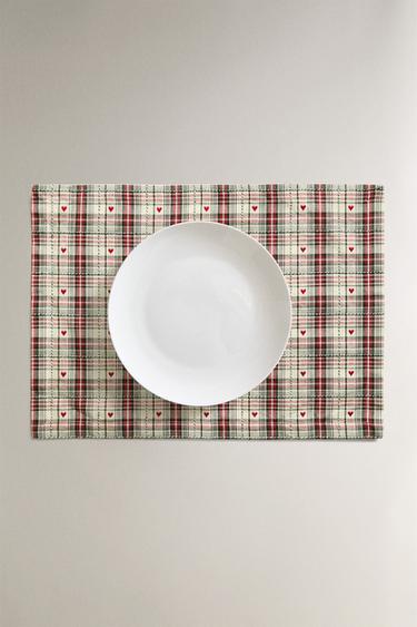 DYED THREAD CHRISTMAS HEART PLACEMAT (PACK OF 2) - Red by Zara - Image 4