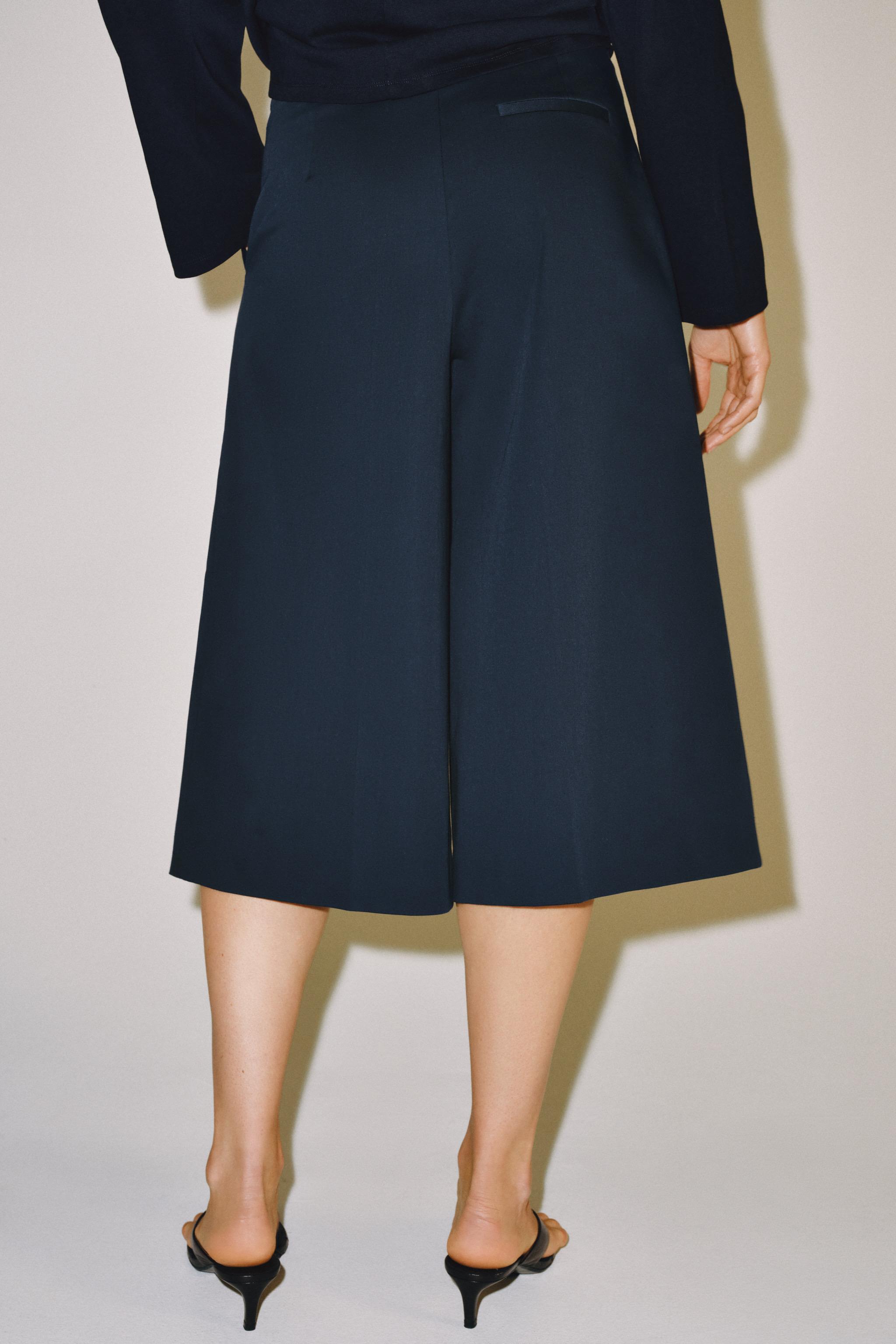 ZW COLLECTION PLEATED BERMUDA SHORTS