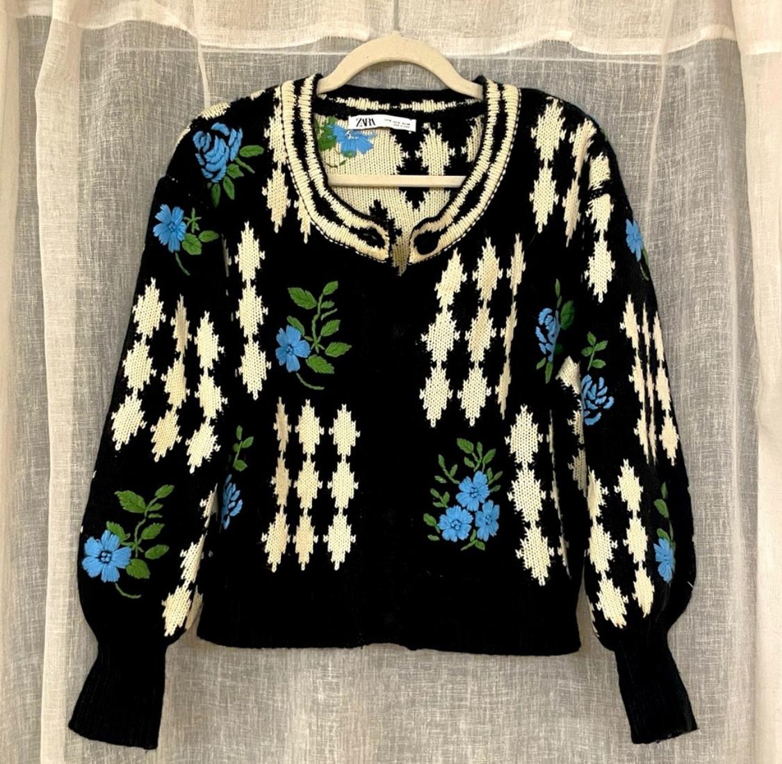 EMBROIDERED JACQUARD KNIT CARDIGAN