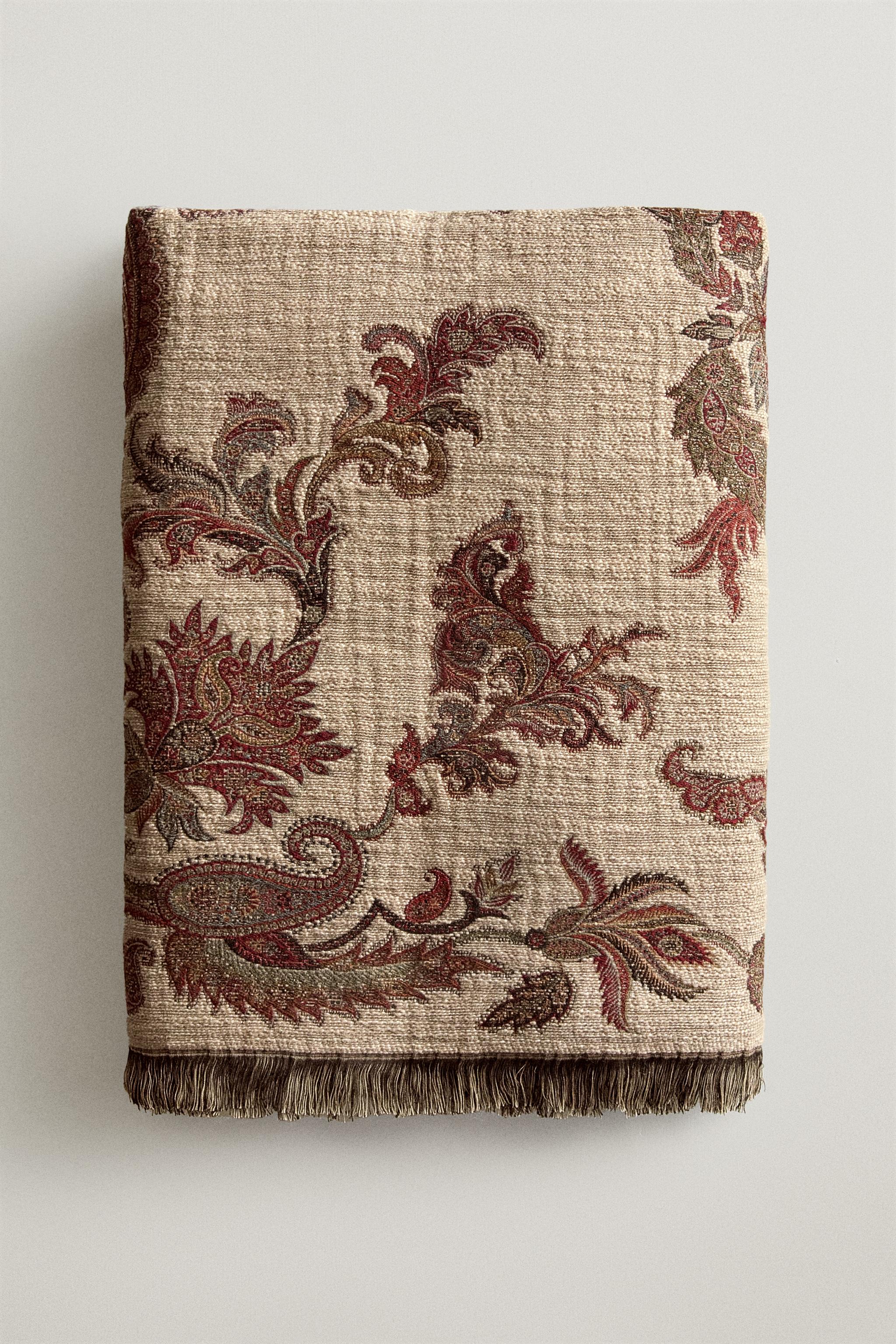 JACQUARD BLANKET