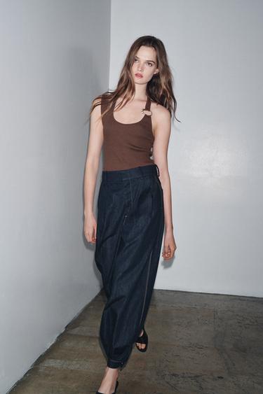 TOP RIB PIEZA METÁLICA - Chocolate de Zara