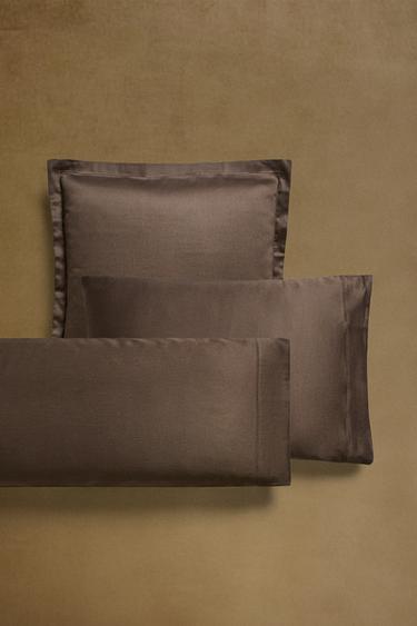 SATEEN PILLOWCASE WITH TRIM (300 THREAD COUNT) - Dark brown by Zara - Image 4