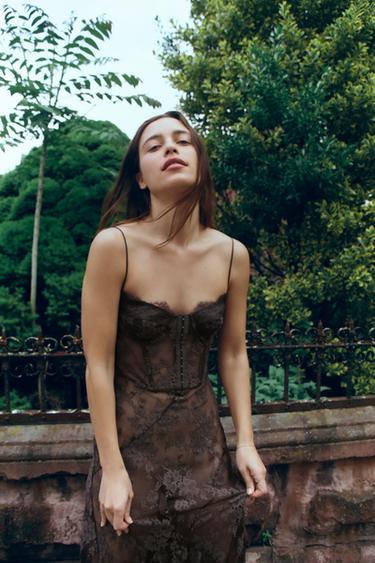 فستان حلقات وحمالات دانتيل - بني داكن الخاص بـ Zara