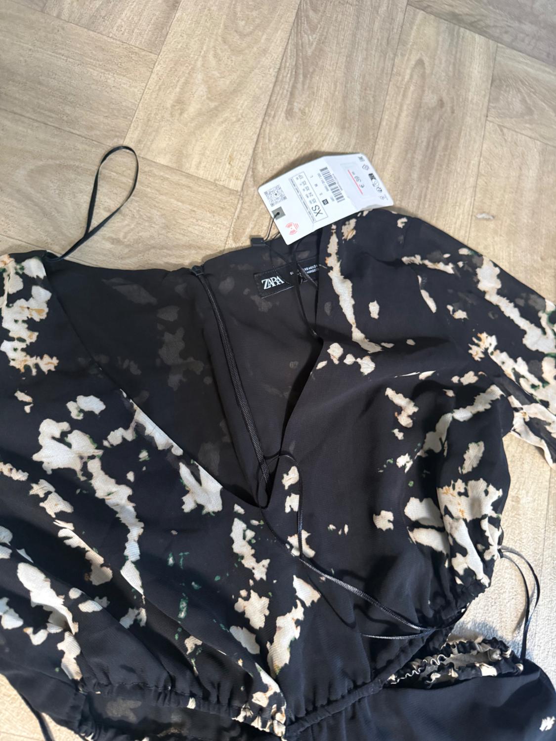 PRINTED MIDI DRESS WITH CUT-OUT DETAIL - Image 2