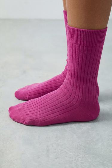 LONG RIBBED SOCKS - Dark fuchsia by Zara