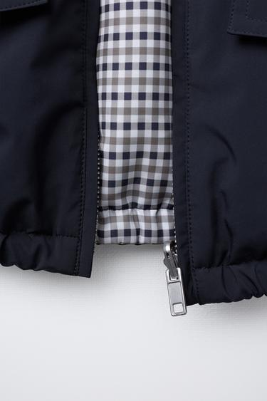 VESTE RÉVERSIBLE ET DÉPERLANTE À CARREAUX BENSIMON ® X ZARA - Bleu marine de Zara - Image 7