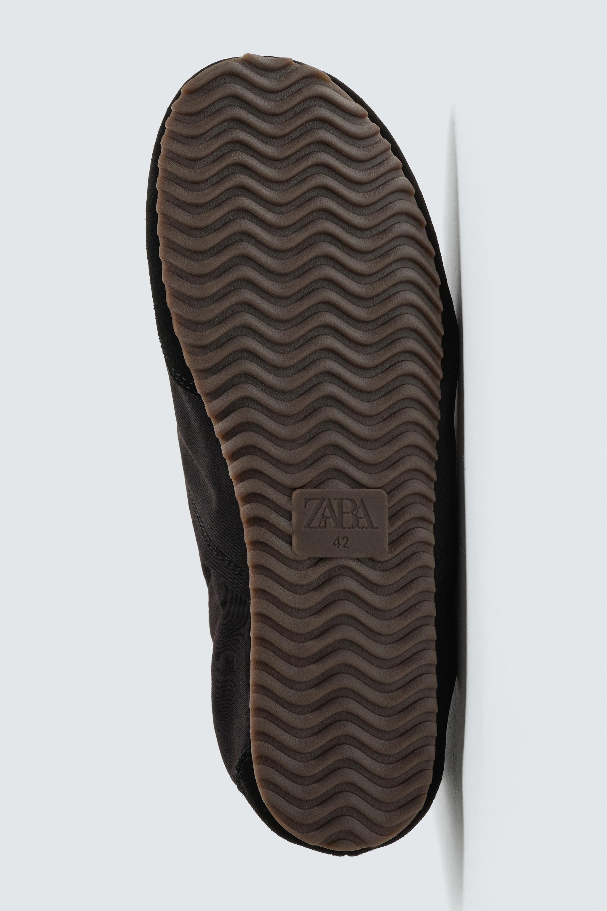 RETRO-STYLE SNEAKERS