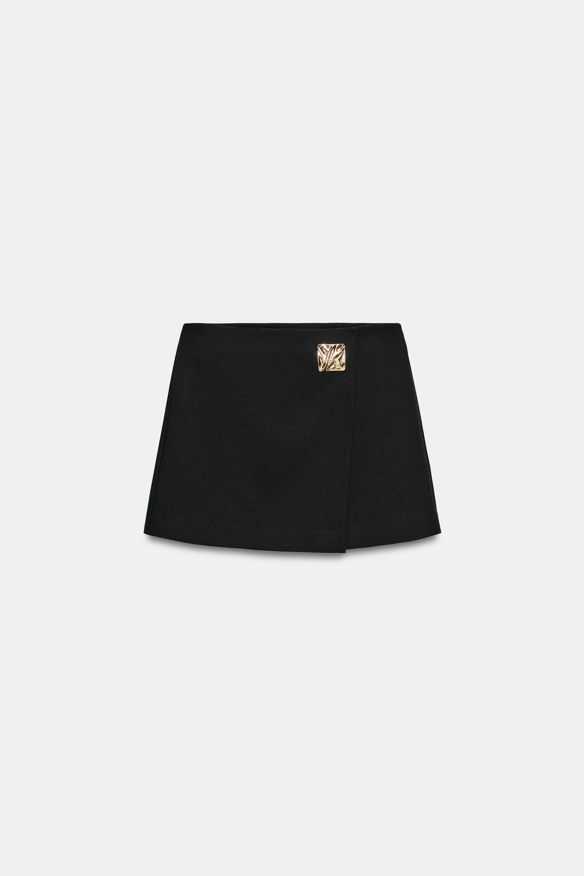 ASİMETRİK APLİKELİ ŞORT ETEK