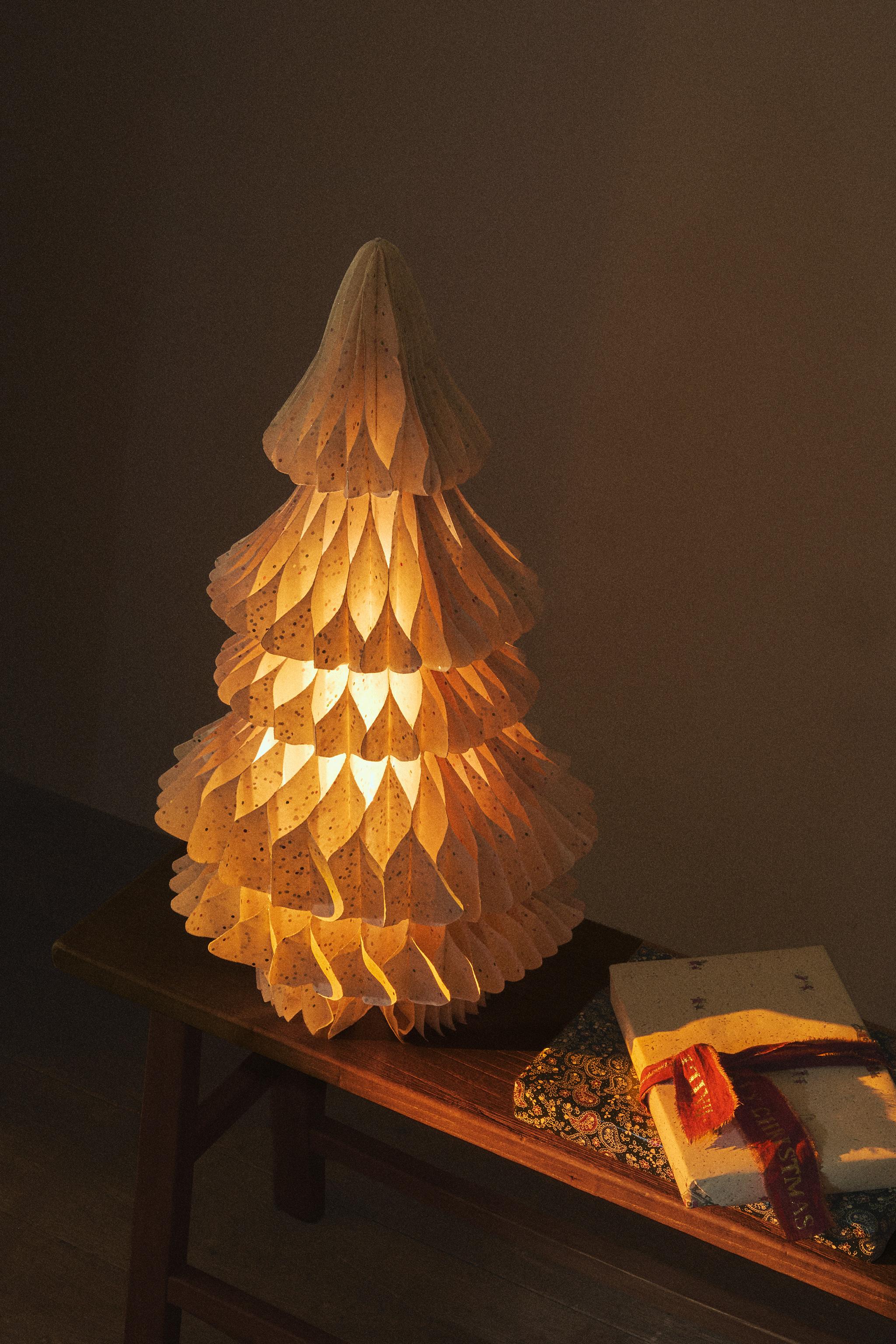 PAPER CHRISTMAS TREE FLOOR LAMP (23.6 IN.)