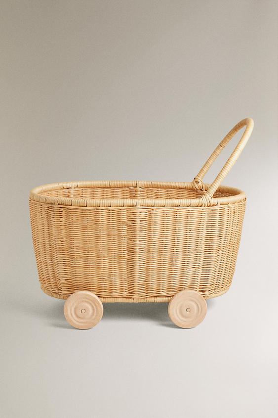 CARRITO INFANTIL CON RUEDAS RATÁN - Beige claro de Zara - Imagen 0