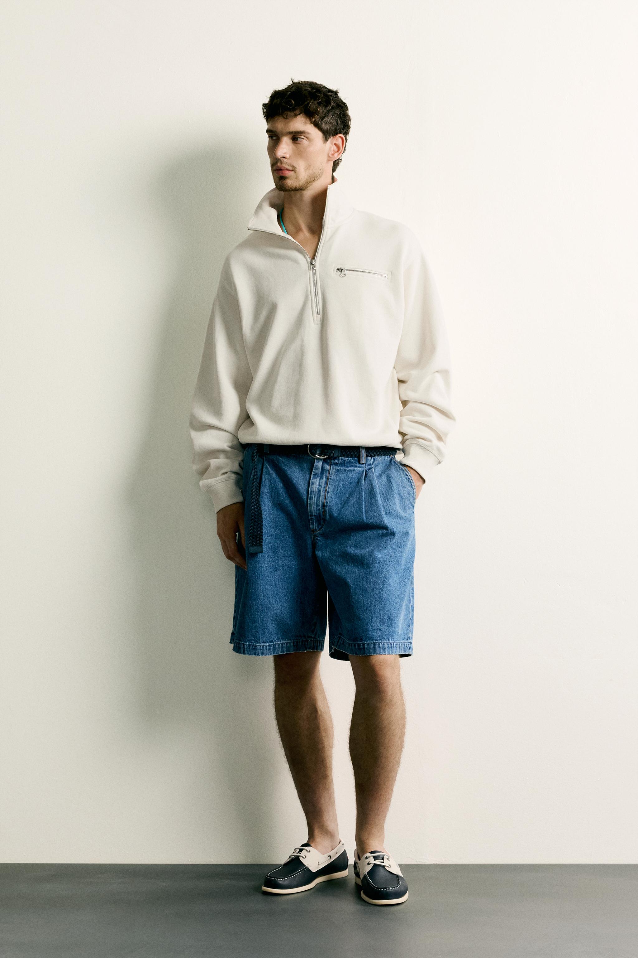 CONTRAST QUARTER-ZIP SWEATSHIRT