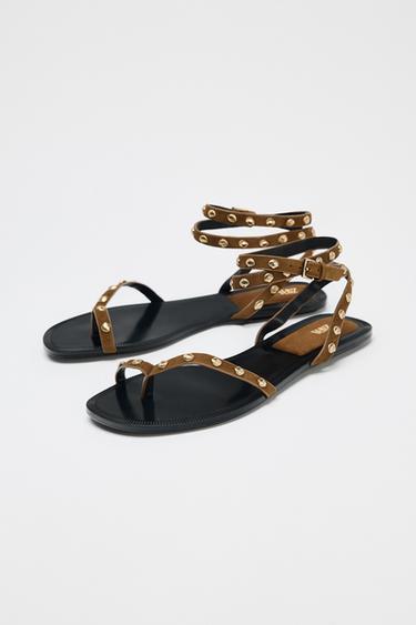 SANDALES À BRIDES ET CLOUS EN CUIR - Marron de Zara - Image 1
