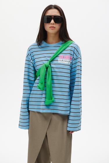 ストライプ柄テキストTシャツブルーZaraのストライプ柄テキストTシャツ - ブルー 