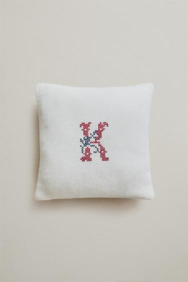LINEN CUSHION EMBROIDERED WITH THE LETTER K - Ecru by Zara