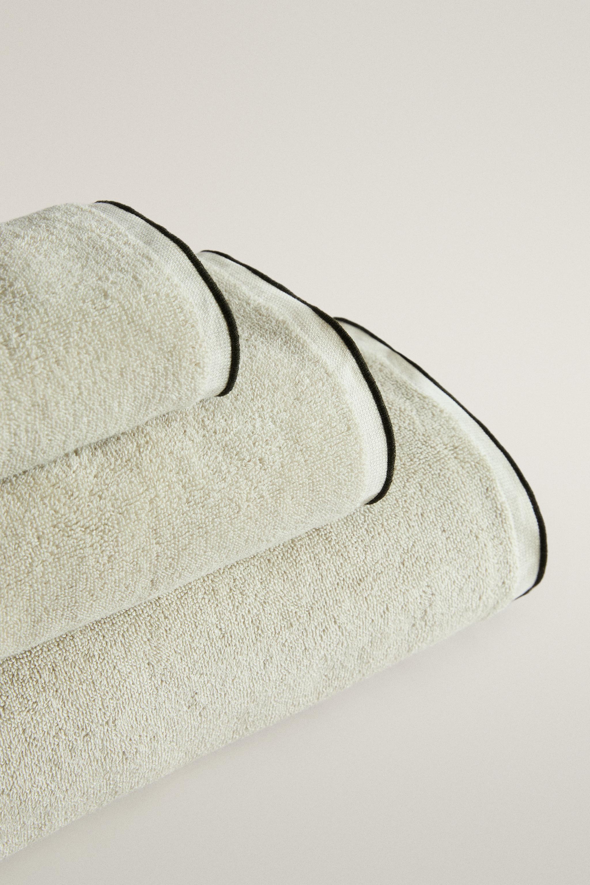 SERVIETTE DE BAIN COTON SURPIQÛRES ET PASSEPOIL