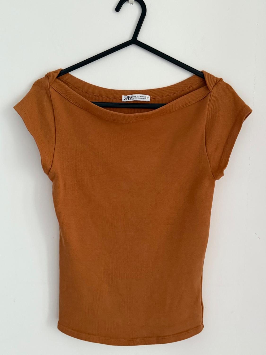 RIBBED BOAT NECK TOP