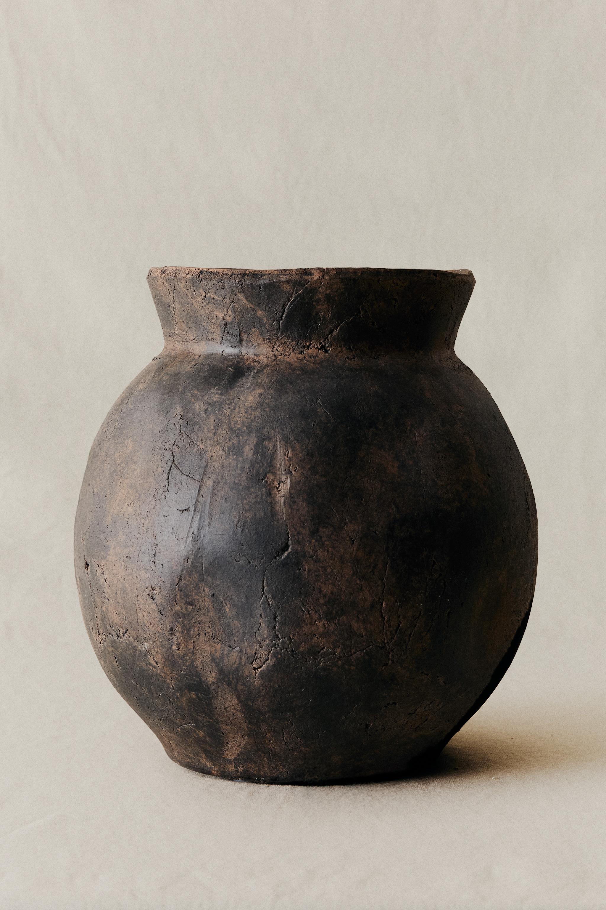 OVAL DECORATIVE CERAMIC VASE