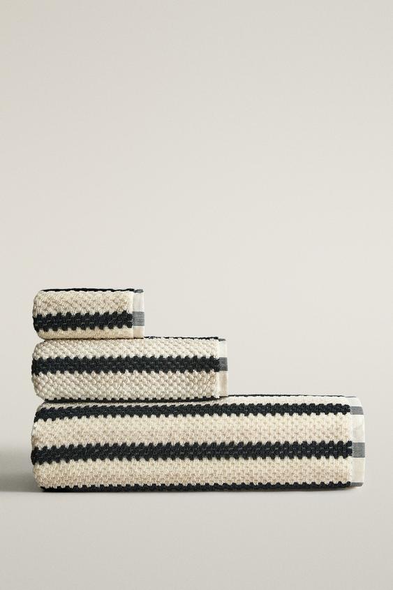 TOALHA DE BANHO EM JACQUARD GEOMÉTRICO - Preto da Zara - Imagem 0