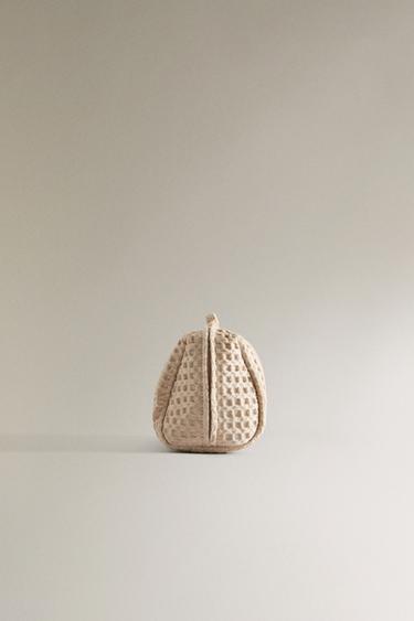 WAFFLE-KNIT FABRIC WASH BAG - Ecru White de Zara - Image 3