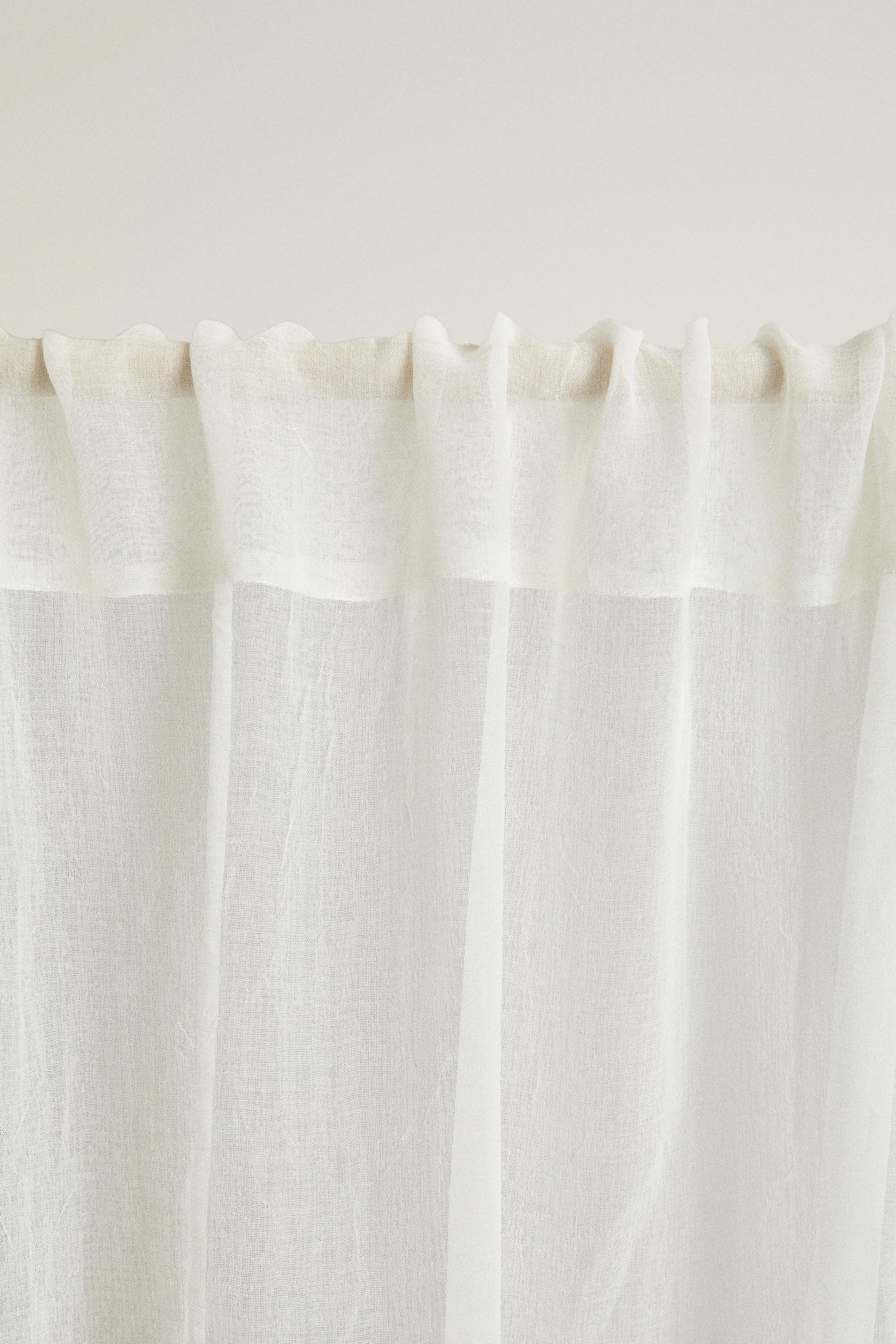 SHEER CURTAIN WITH VERY LOW FILTRATION