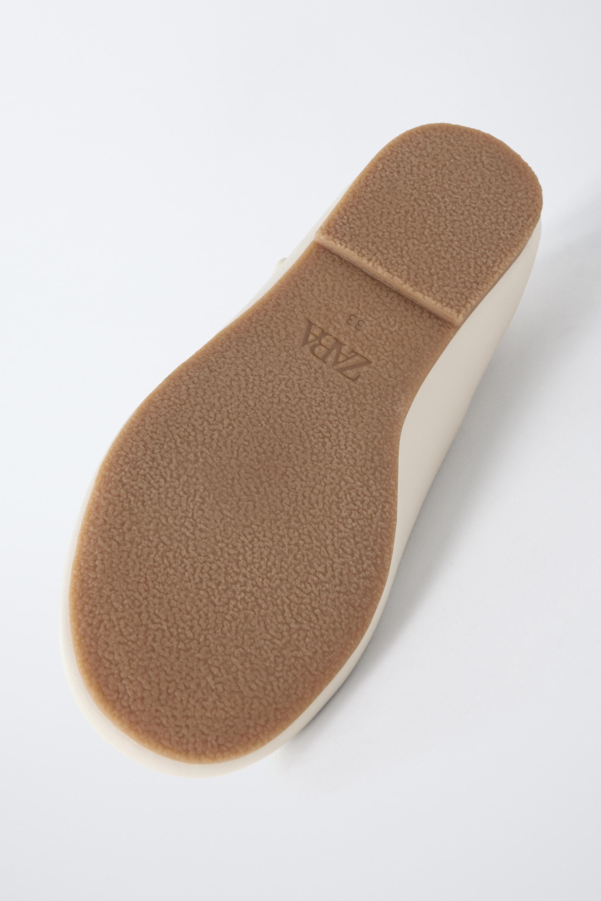 BUCKLE BALLET FLATS