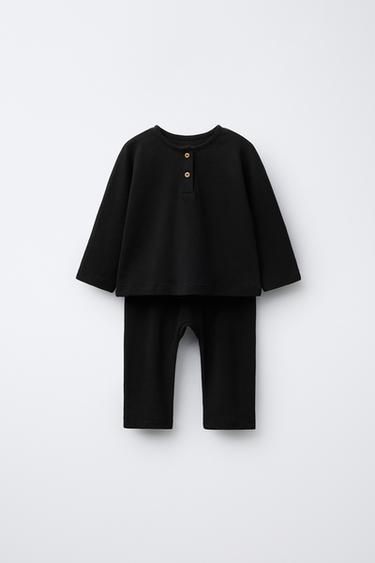 Zara KOMPLET MAJICE S OVRATNIKOM S GUMBIMA I JEDNOBOJNIH HLAČA – Crna