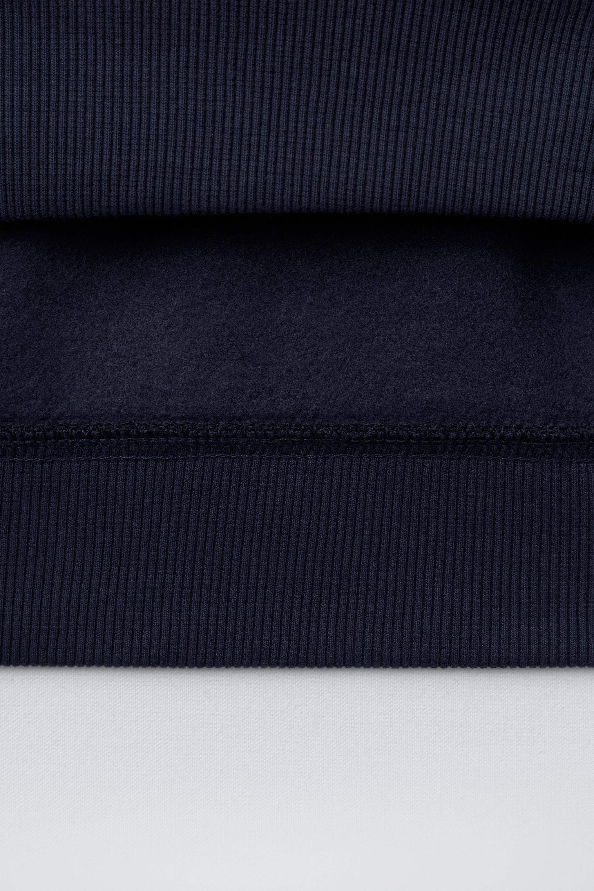 SWEAT À INSCRIPTION ET ÉTIQUETTE