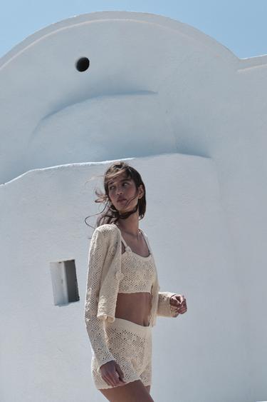 POINTELLE-STRICKTOP MIT BLUMEN - Hellbeige von Zara