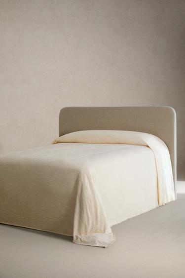 FLORAL JACQUARD BEDSPREAD - Ecru by Zara - Image 1