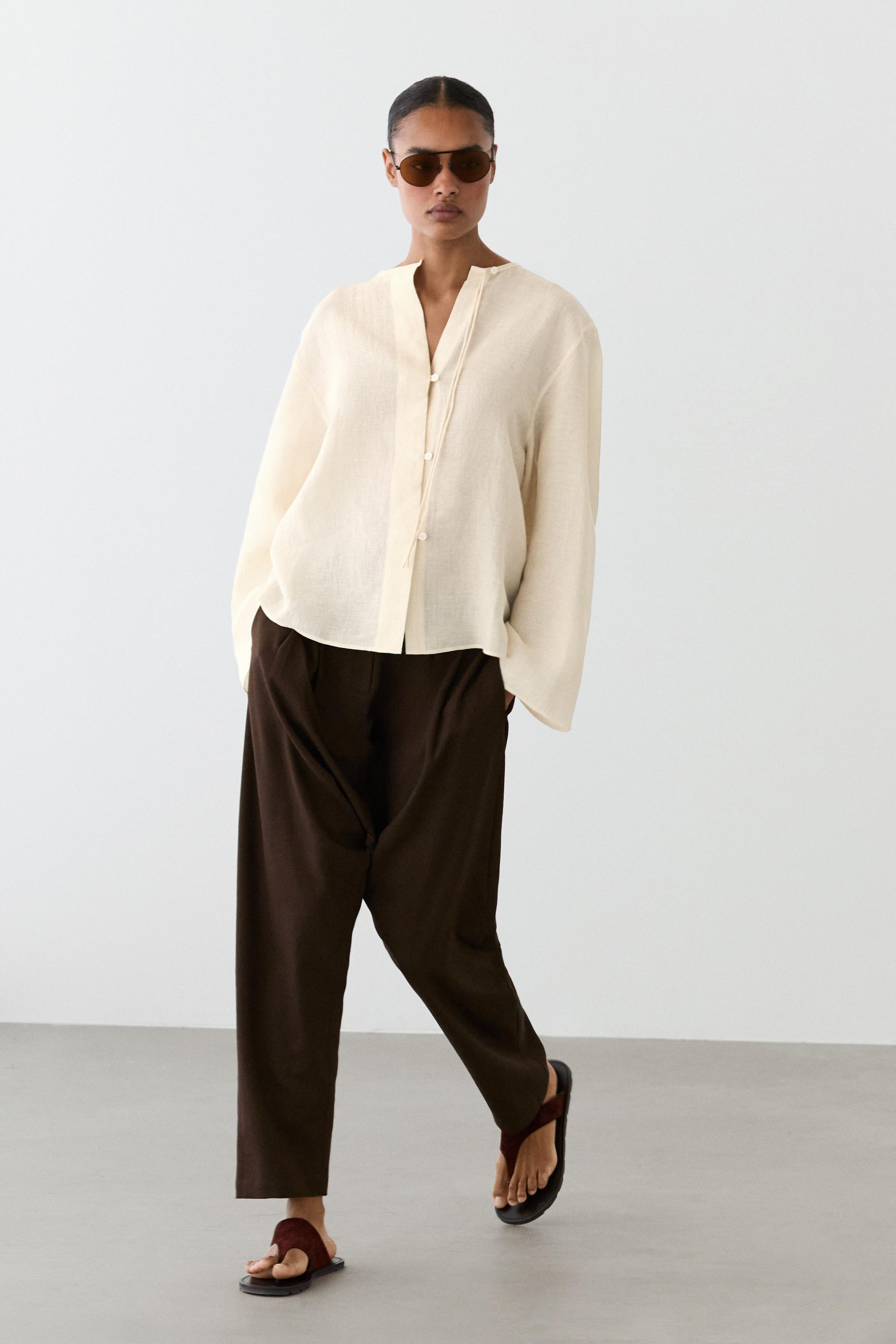 100% linen shirt with neckline detail