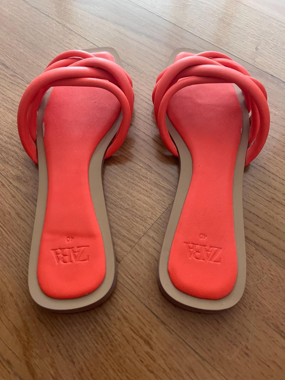 FLAT STRAPPY SANDALS - Image 2