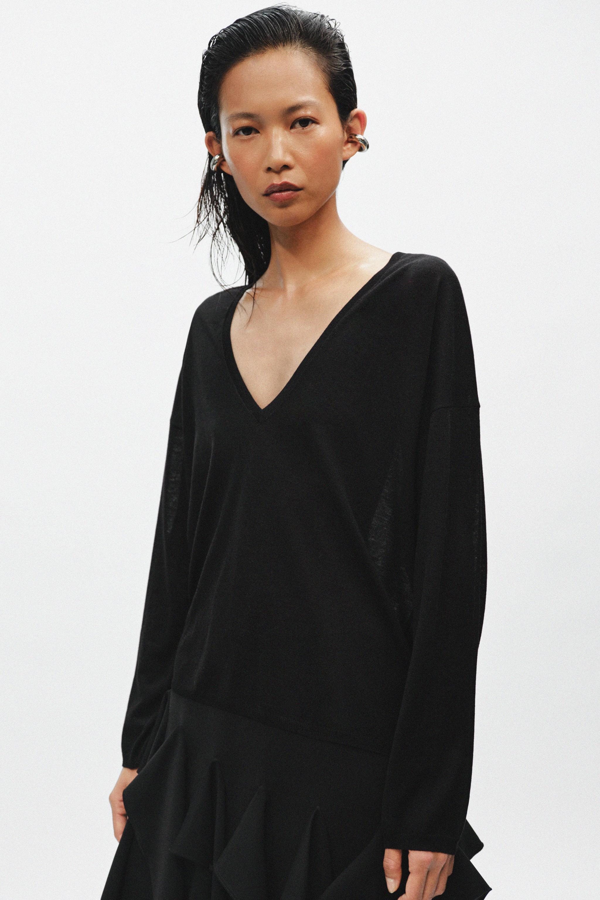 FINE KNIT V-NECK JUMPER