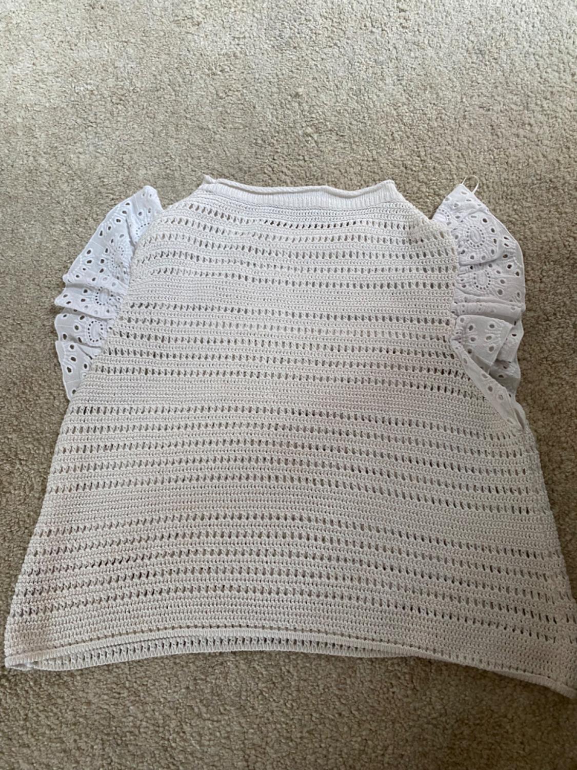 EMBROIDERED TOP WITH RUFFLED SLEEVES - Image 5