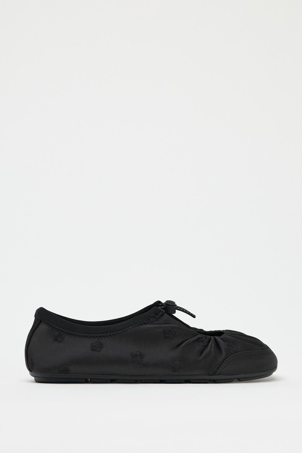 MARY JANE SNEAKERS