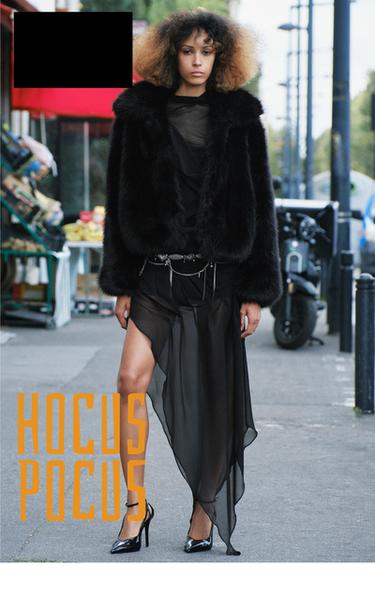 Көйлекпен көшеде