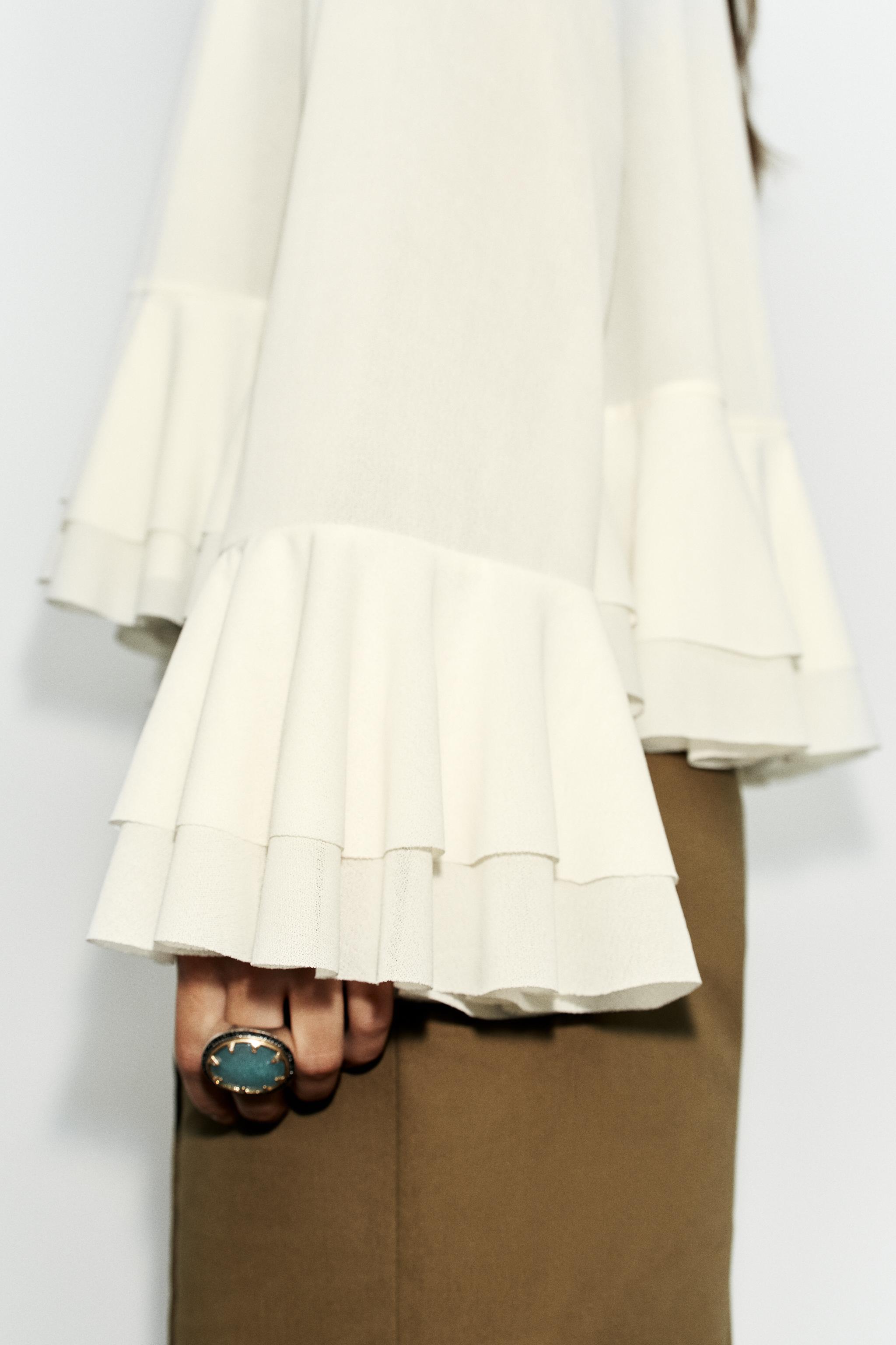 HIGH-NECK RUFFLE TOP