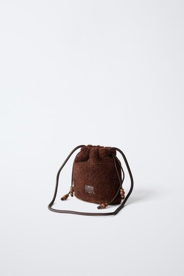 FAUX SHEARLING BEADED BUCKET BAG — Brown 2