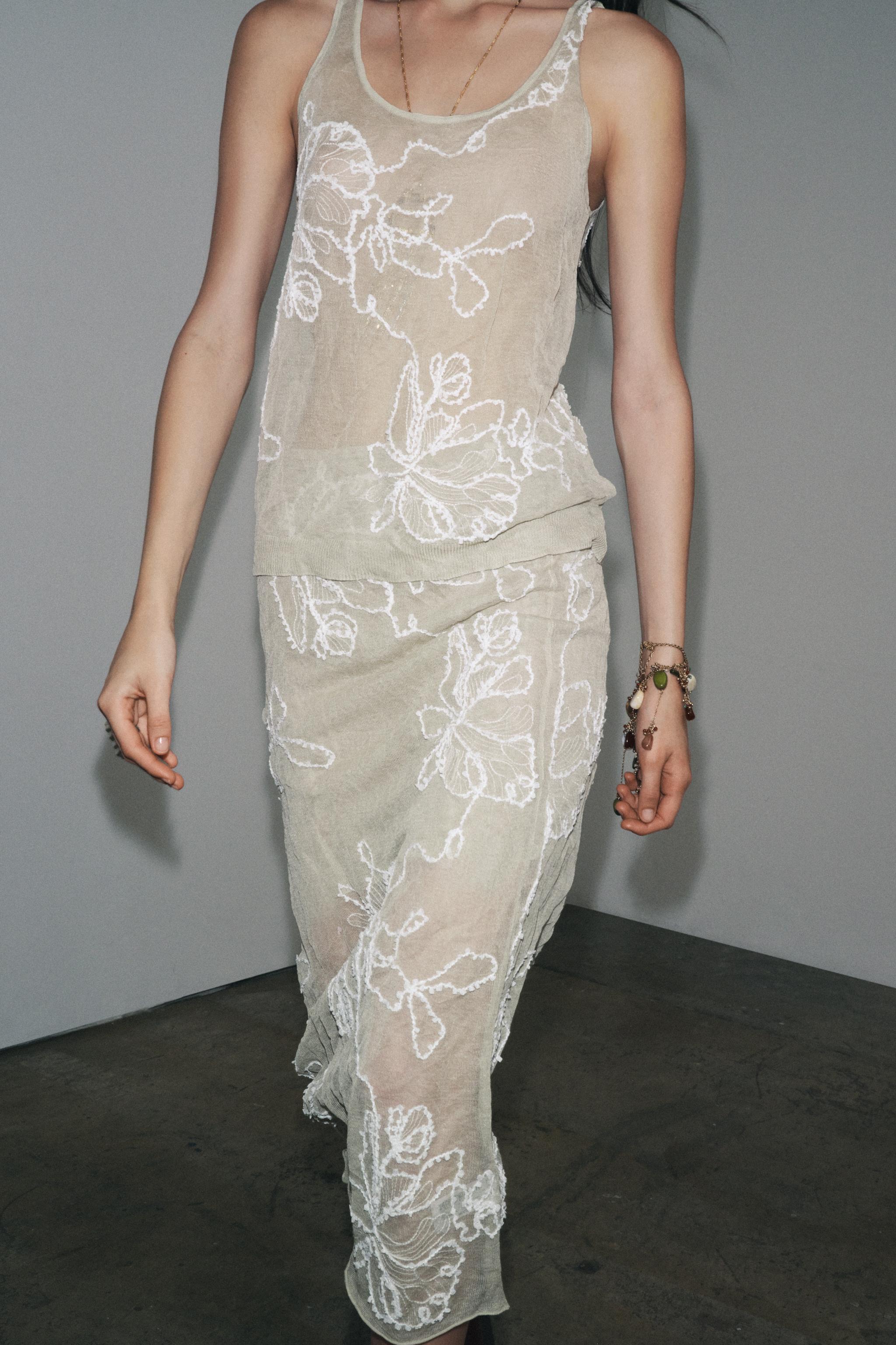 TOP SEMI-TRANSPARENT EN MAILLE TEXTURÉE