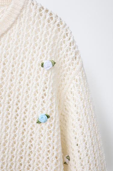 PULL RÉSILLE AVEC FLEURS APPLIQUÉES - Écru de Zara - Image 2