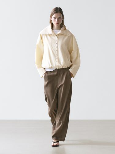 Pantalón fluido detalle goma cintura - Verde oscuro de Zara - Imagen 0