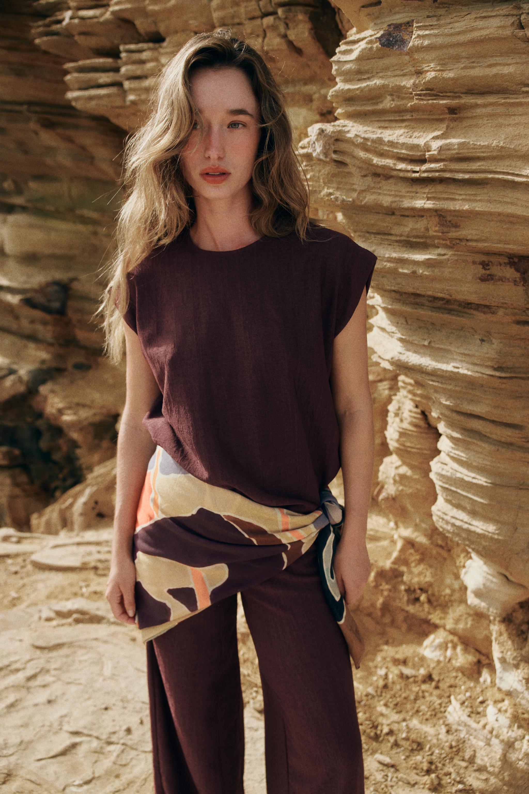 RUSTIC SLEEVELESS TOP — Burgundy